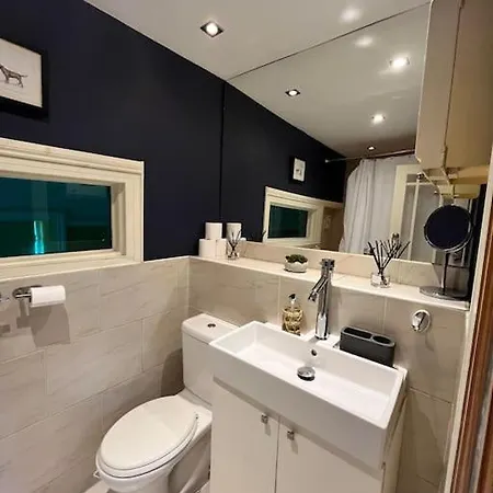 Historic Cardiff Centre Couples Retreat, 1 Bed Maisonette Exterior photo
