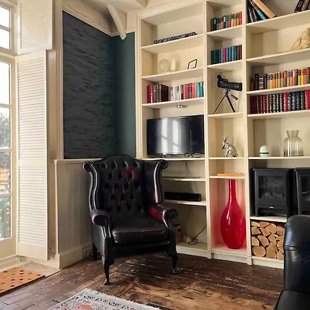 Historic Cardiff Centre Couples Retreat, 1 Bed Maisonette Exterior photo