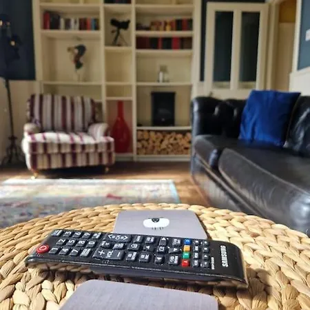 Historic Cardiff Centre Couples Retreat, 1 Bed Maisonette Exterior photo