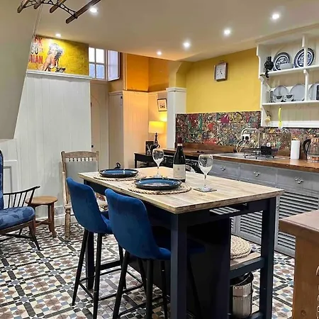 Historic Cardiff Centre Couples Retreat, 1 Bed Maisonette Exterior photo