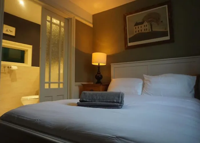 Historic Cardiff Centre Couples Retreat, 1 Bed Maisonette