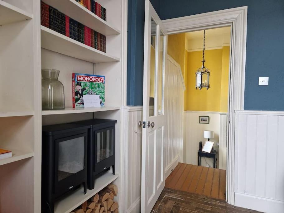 Historic Centre Couples Retreat, 1 Bed Maisonette Cardiff