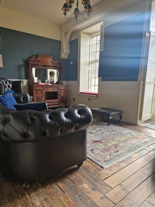 Historic Centre Couples Retreat, 1 Bed Maisonette * Cardiff