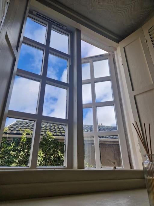 Historic Centre Couples Retreat, 1 Bed Maisonette Apartment *