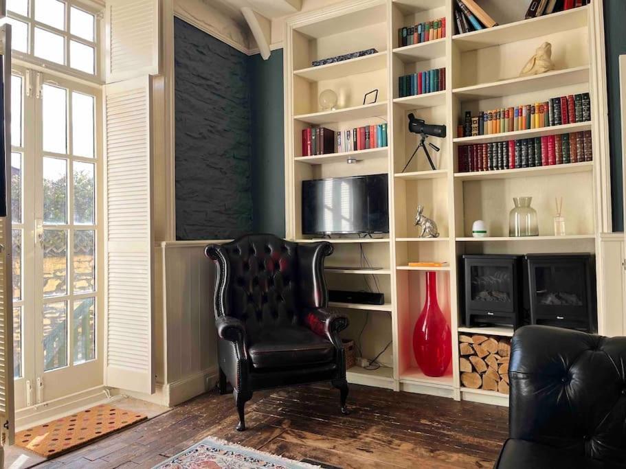 Historic Centre Couples Retreat, 1 Bed Maisonette *
