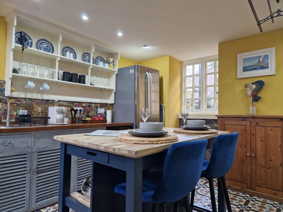 Historic Centre Couples Retreat, 1 Bed Maisonette Cardiff