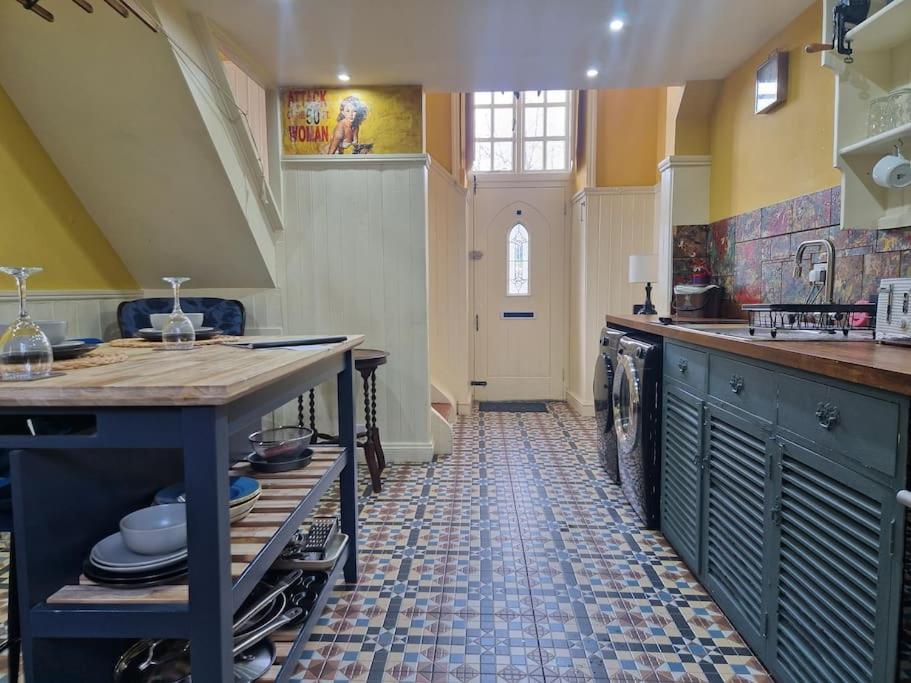 Historic Centre Couples Retreat, 1 Bed Maisonette * Cardiff