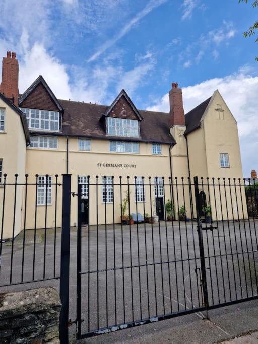 Historic Centre Couples Retreat, 1 Bed Maisonette *