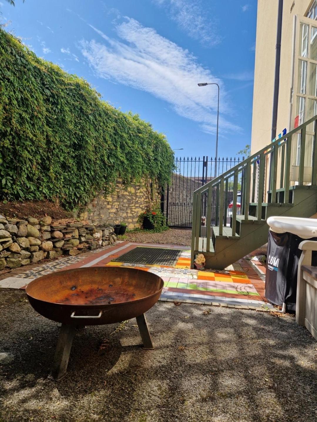 Historic Centre Couples Retreat, 1 Bed Maisonette Cardiff